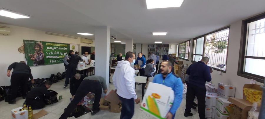 يافا: الحركة الإسلامية توزع 200 طرد غذائي على العائلات المستورة